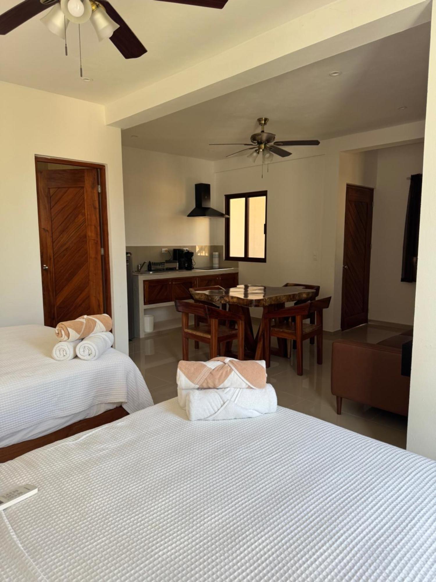 Mexhe Hotel El Cuyo Εξωτερικό φωτογραφία