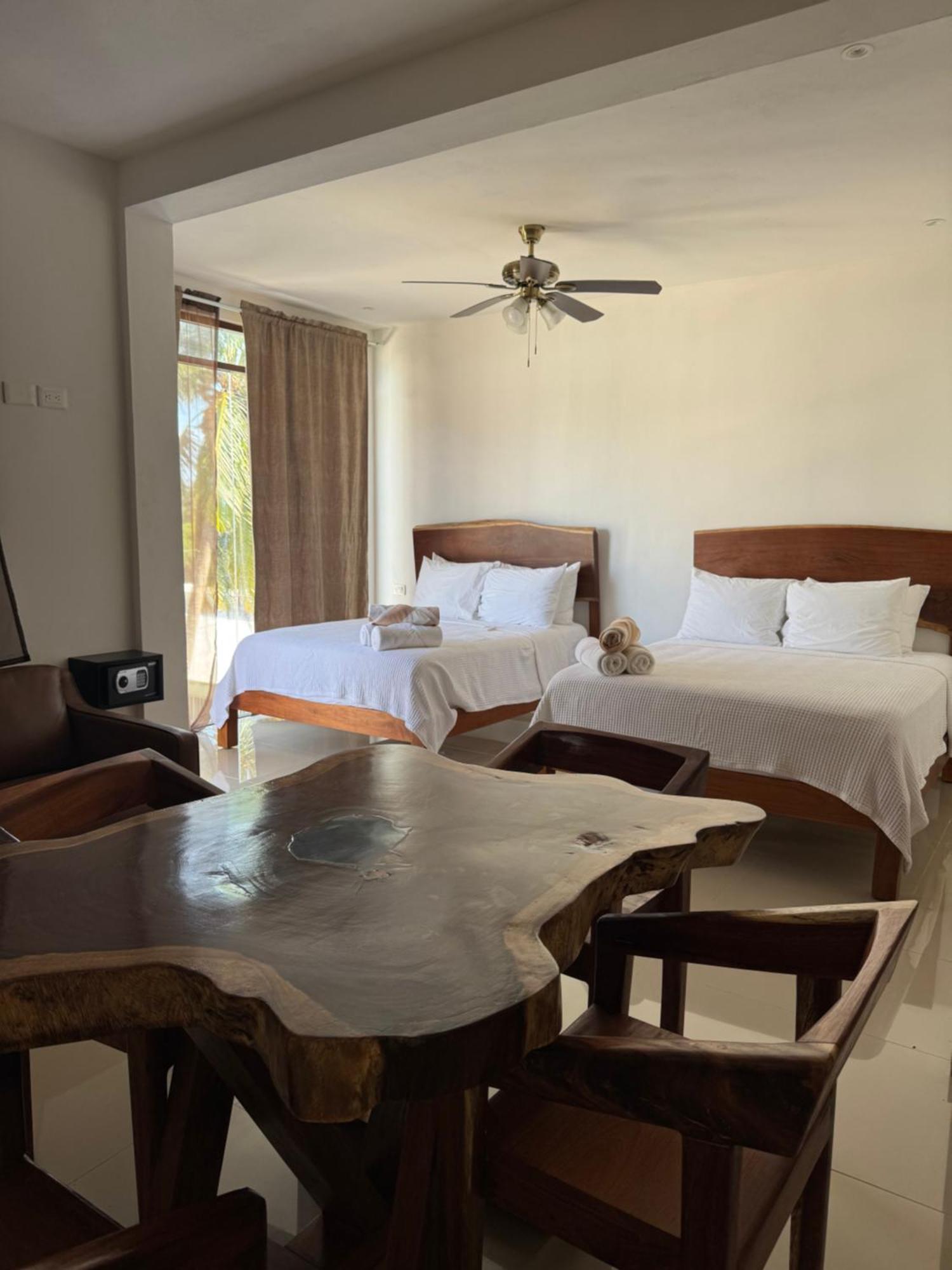 Mexhe Hotel El Cuyo Εξωτερικό φωτογραφία
