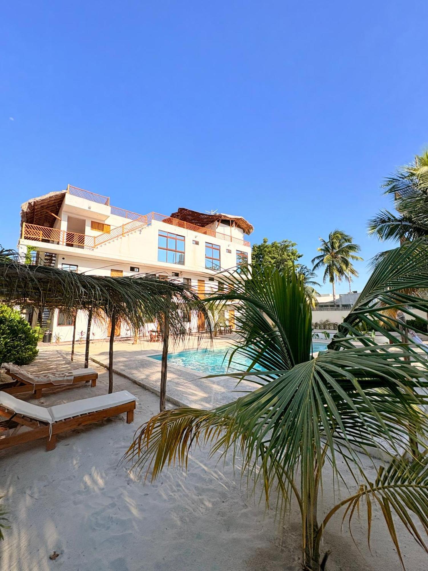 Mexhe Hotel El Cuyo Εξωτερικό φωτογραφία