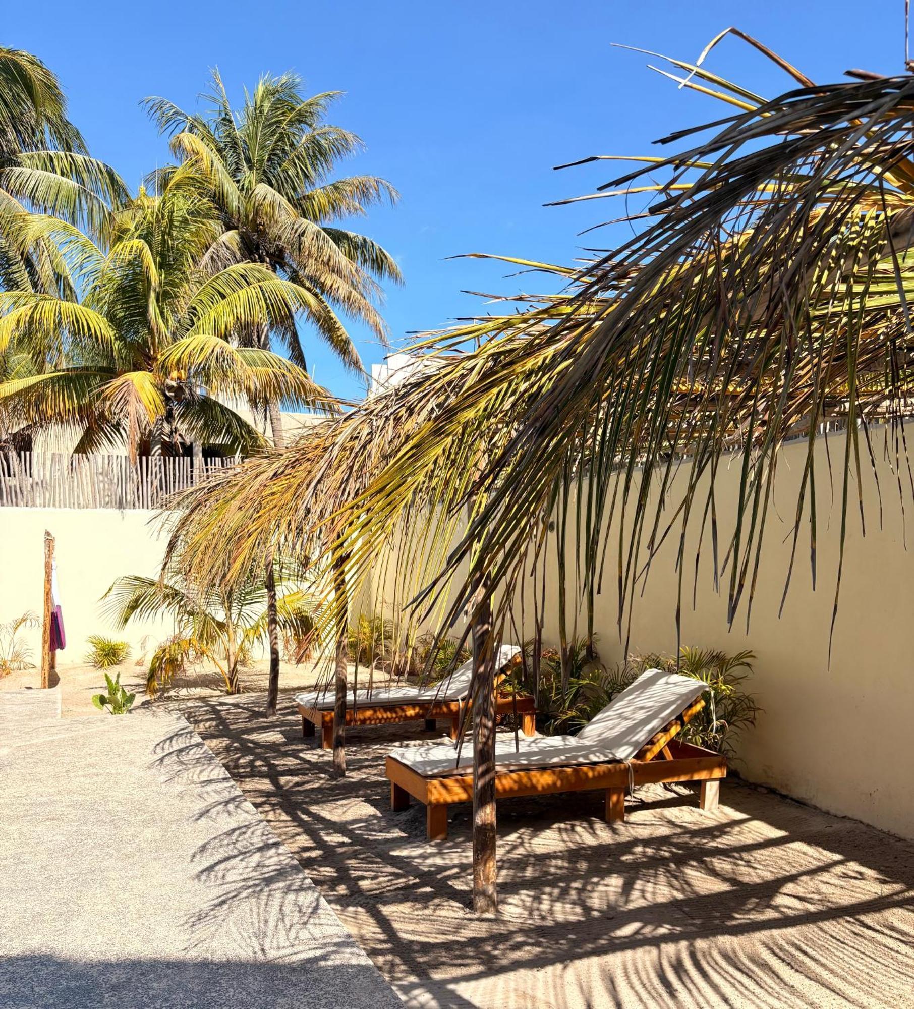Mexhe Hotel El Cuyo Εξωτερικό φωτογραφία