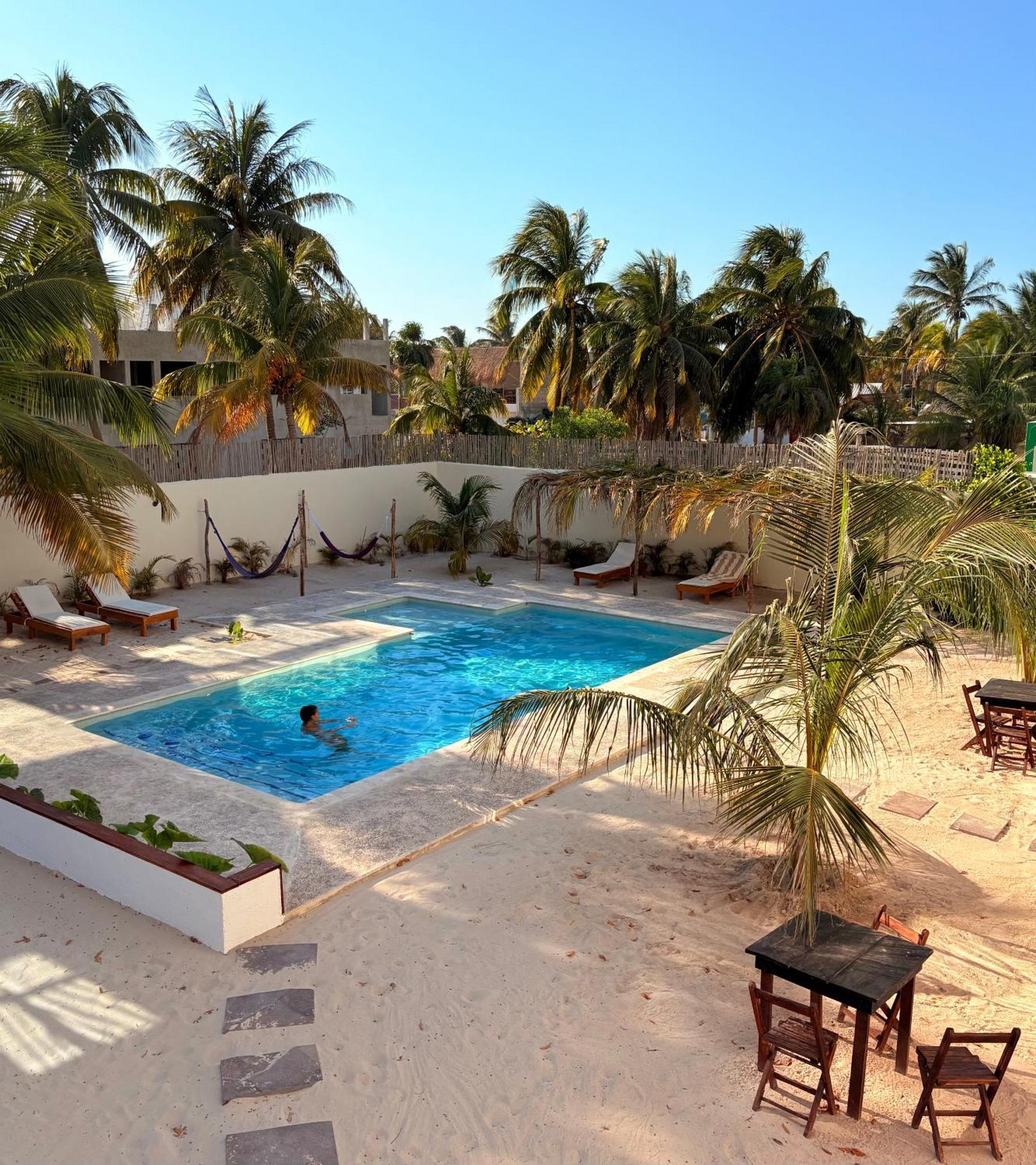 Mexhe Hotel El Cuyo Εξωτερικό φωτογραφία