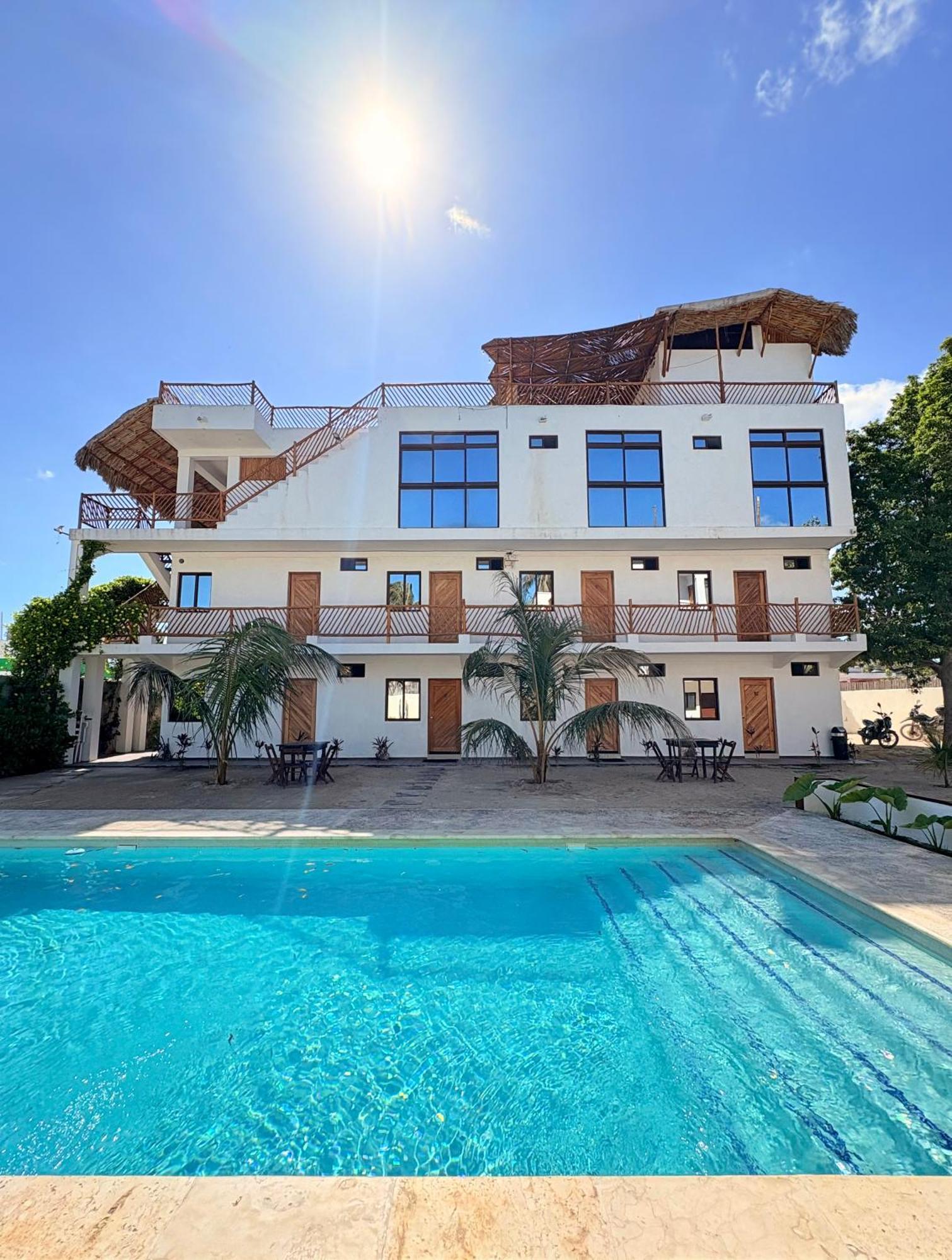 Mexhe Hotel El Cuyo Εξωτερικό φωτογραφία